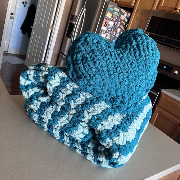 Other - 🩵Handmade Chunky Blanket and Pillow🩵